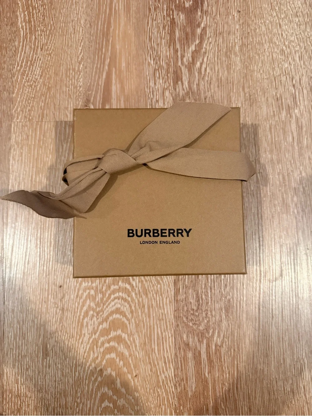 NEW Burberry Sandon vintage check black and plaid grain leather card holder